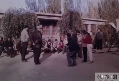 我九十年代在阿拉沟曾当过临时广播员，同事说我口播通知像念悼词