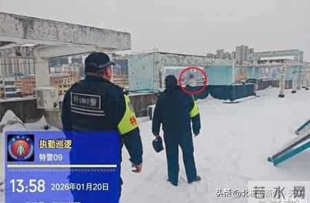 7楼天台边缘，河南唐河女警一把拉回轻生的她…