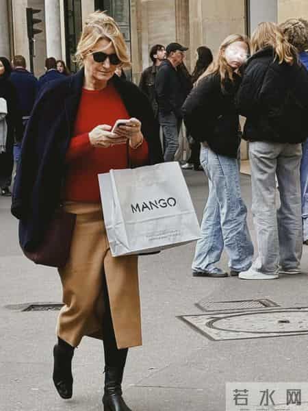 等我老了也学法国女人：尽量少穿棉服、羽绒服，换成大衣更优雅