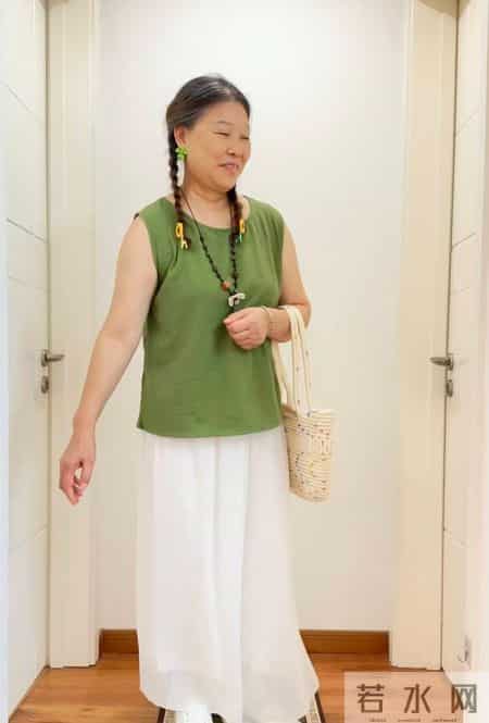 这位“扮嫩奶奶”火出圈！快70岁穿成18岁年轻模样，笑容灿烂治愈