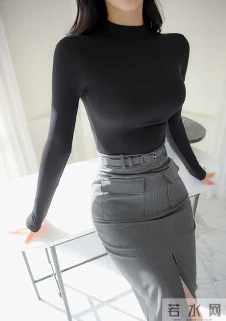 黑灰通勤轻熟套装｜是柔光里的职场气质美人