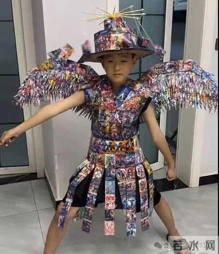 河南一宝妈，因“用银杏叶给儿子做龙袍”火了，网友：卷到马年了