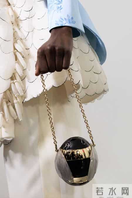 当Dior女孩不再只是“美”