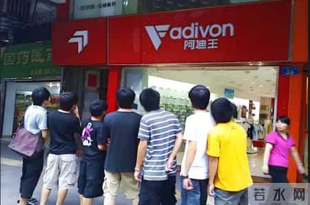 专坑抠门中产,山寨疯抢,正品滞销!拉夫劳伦在中国中了谁的圈套