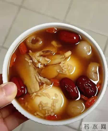 气血不足百病生！医生：少吃红枣花生，多喝3汤，气血双补显年轻