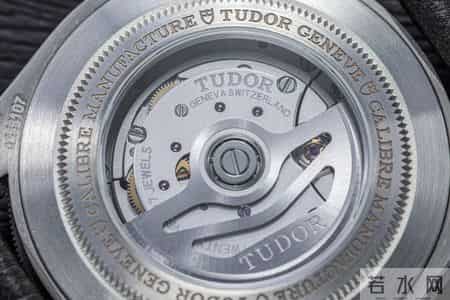 手表搭载自产机心还是外购通用机心,哪个更好?