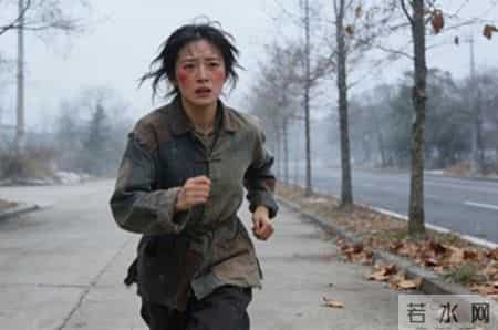 75年我去相亲，她家穷得叮当响，我留下2条鱼就走了，她却追了3里地：只要你肯要我，吃糠咽菜都跟你