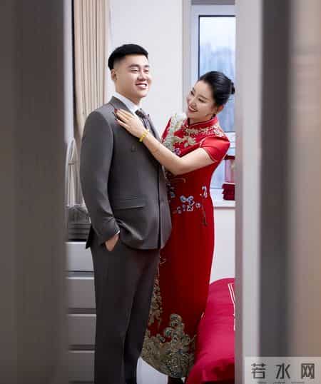 新郎晒44张婚纱照，仅有6张新娘正脸，其余大半是母亲，女方回应