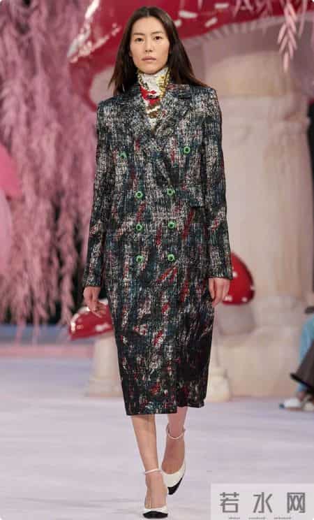 巴黎这一夜，周迅惊艳亮相，刘雯脸部瘦脱相，金高银松弛感拉满