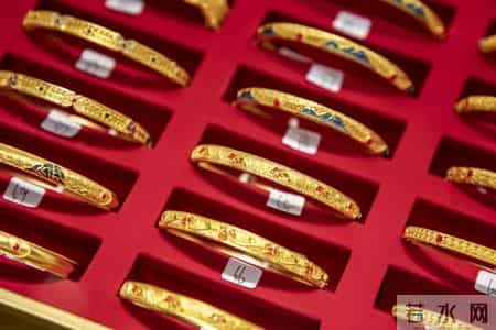 金饰价升破1700元，回收业务也爆了：超过1100元-克！演员薛佳凝“晒单”：2013年开始买黄金，上来就2公斤