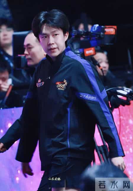 好笑！他只是开了一辆新车，怎么又让一群人破防了？各种揣测吐槽