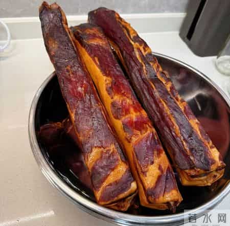 腊八过后,这菜提前做好,一次做20斤放冰箱,蒸一蒸上桌,特省事