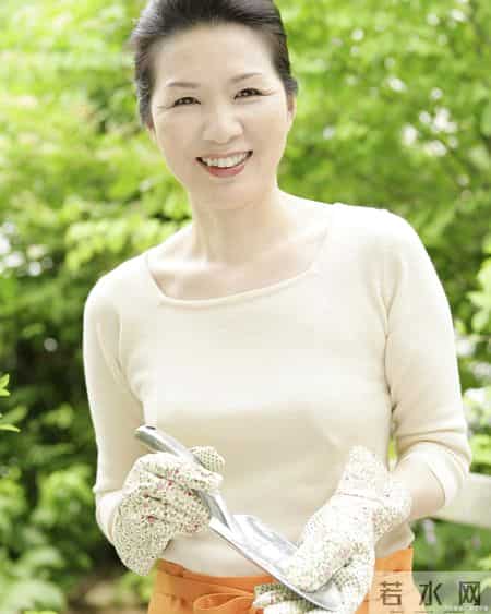 两性关系实话：女人过了60岁，99%都有这5个表现。你真的了解吗