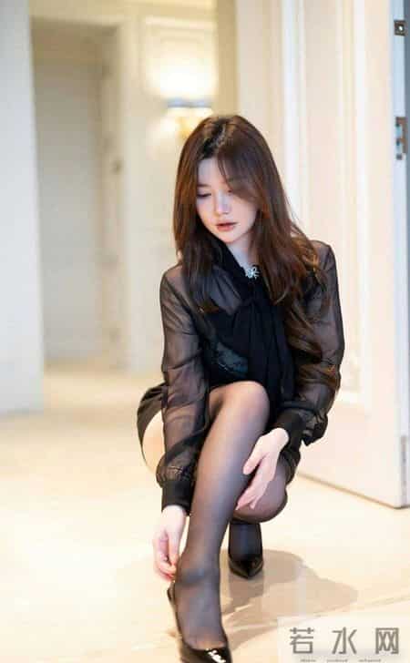 优雅知性的黑色衬衫裙，既柔软又质感满满