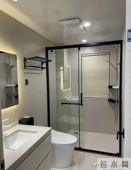 马桶不用时盖子掀开好还是关上好？很多人不懂，看完赶紧提醒家人