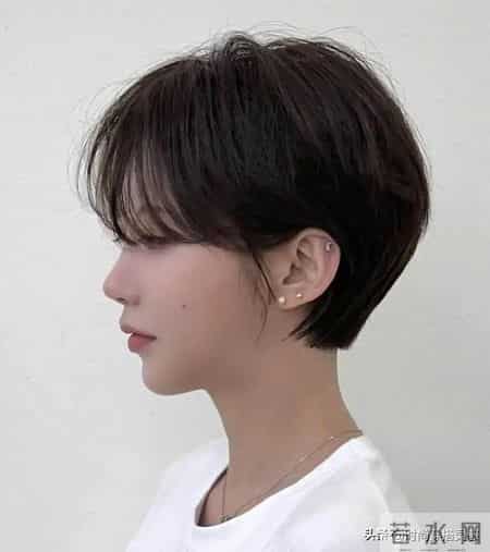 上了年纪，这3种“大妈发型”建议别再留了，显老显脸大尽量避开