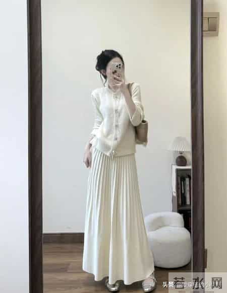 新年内搭就穿「毛衣+半裙」 ,聚会吃漂亮饭赢麻了!