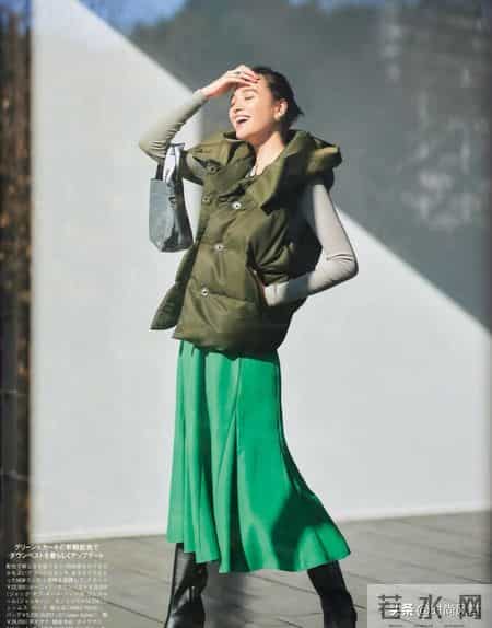 冬日叠穿一抹绿，清新又时尚