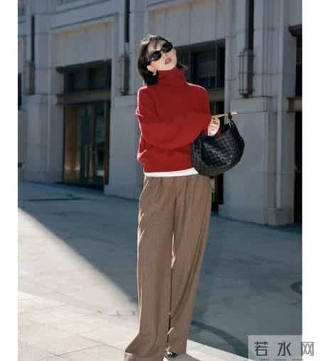 如果你有一条棕色裤子，上衣这样搭配，高级感拉满！