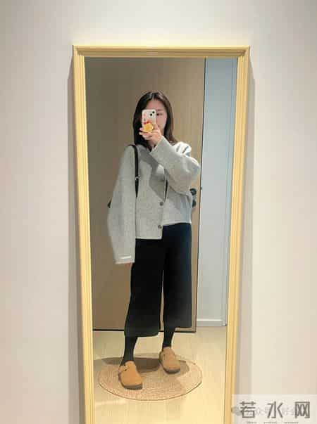 这才是中年女人该有的秋冬打扮：外套+阔腿裤半裙，优雅舒适时髦