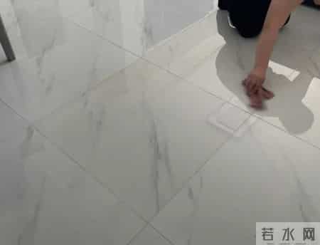 为啥“瓷砖通铺”的人，还没住就后悔了？我铺了，结果一言难尽