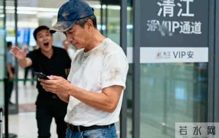 我穿便装回老家看望爸妈,当了市长的表哥炫耀要指点我