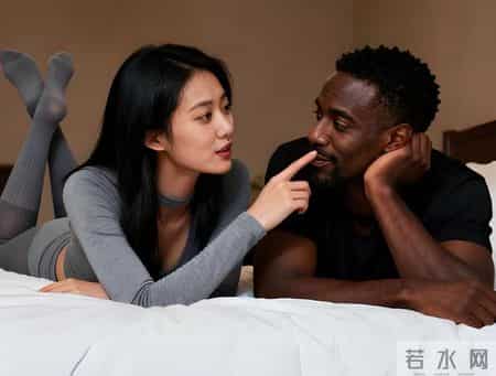 表姐嫁给了一个洋老公，天天抱怨：搂个黑人大汉睡，就像抱个榴莲