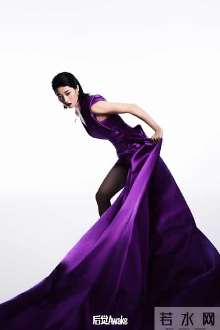 速滑运动员曲春雨封面大片写真，黑丝高跟穿搭女王范十足