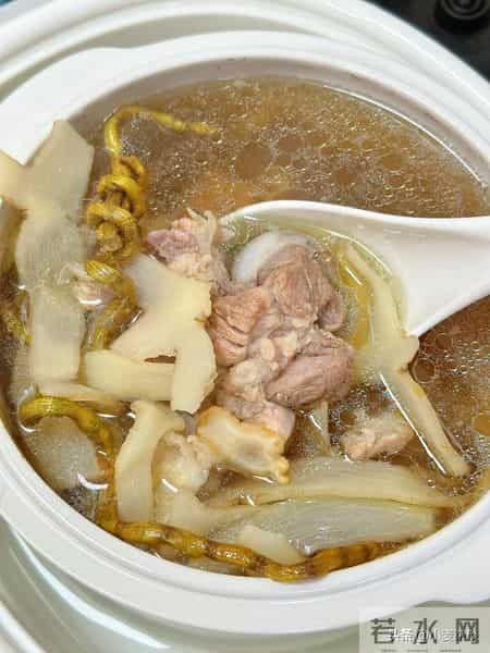 "睡眠不好，多是肝火旺"，建议多喝这4种汤，助睡眠，一觉到天亮