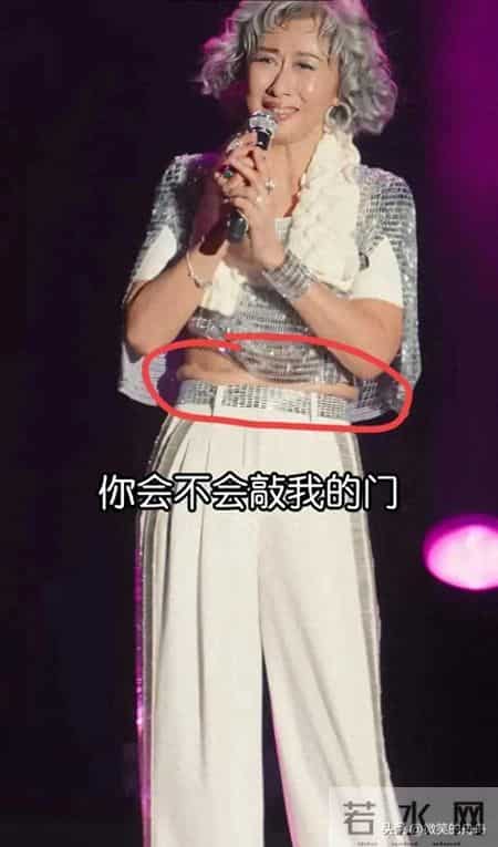 叶倩文腰间的一圈肉告诉我们,再自律健身,也抵不过岁月的蹉跎