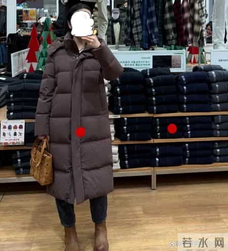 女人一旦过了50岁，这3种“大妈色”尽量别穿了，显老土、廉价！