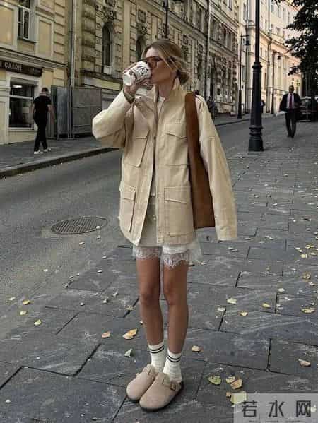 “阔腿裤+勃肯鞋”竟是冬天最流行组合，松弛又减龄