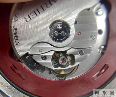 手表搭载自产机心还是外购通用机心,哪个更好?