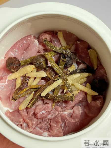 "睡眠不好，多是肝火旺"，建议多喝这4种汤，助睡眠，一觉到天亮