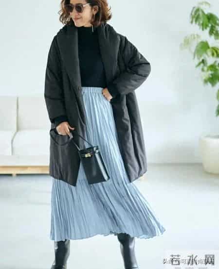 50+裙子最出彩的穿法是：上下反差