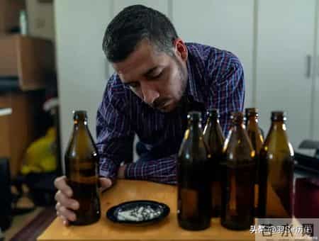 为什么他敢在家打老婆，却不敢在单位打领导，揭开家暴的权力精算