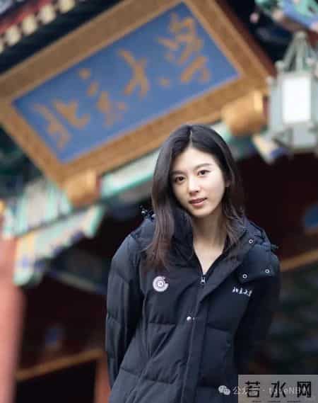 高校羽绒服走红，不只是一件冬衣那么简单