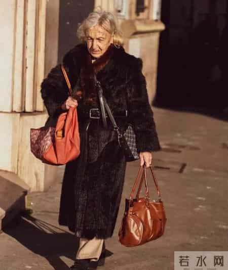 被法国奶奶的皮草大衣穿搭惊艳！配裤子、裙子都好看，特洋气显贵