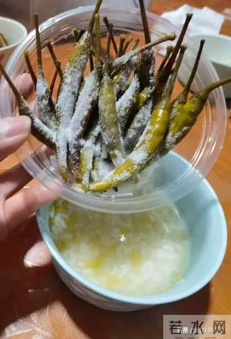 来个广西老表解释一下，为啥要粘盐吃啊