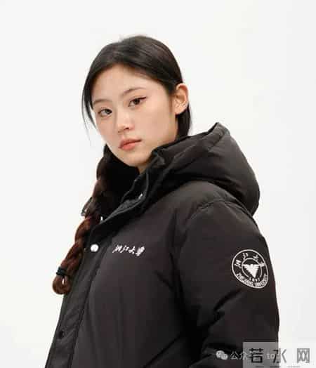 高校羽绒服走红，不只是一件冬衣那么简单