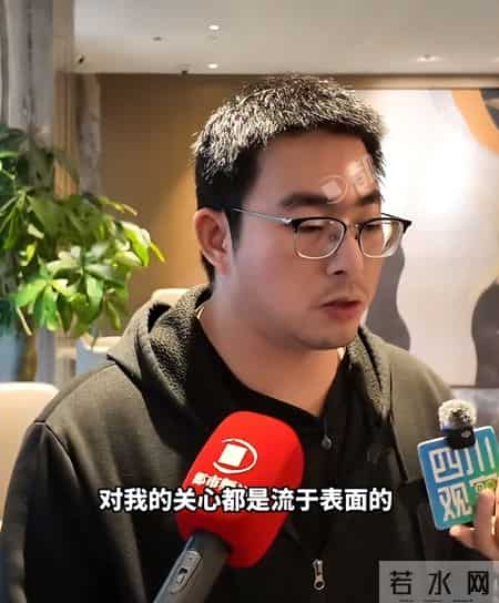 被拐的胡龙与亲妈团聚，一番话道出对养家的不满，未来不再回养家