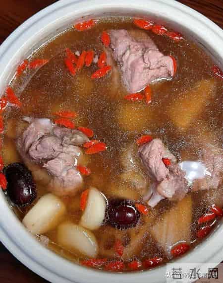 气血不足百病生！医生：少吃红枣花生，多喝3汤，气血双补显年轻