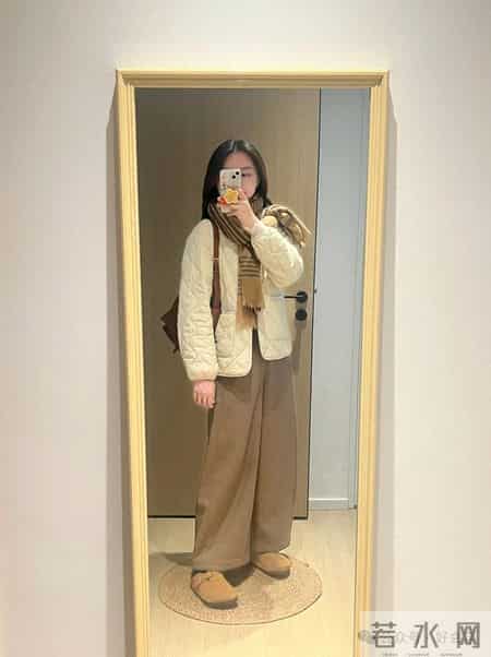 这才是中年女人该有的秋冬打扮：外套+阔腿裤半裙，优雅舒适时髦