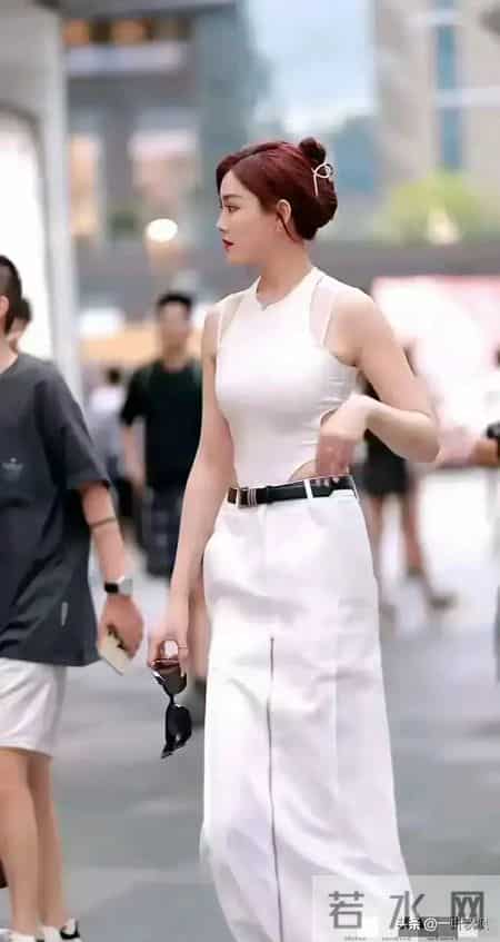 这女生身材如此高大，还能这么匀称，太少见了，身材比例堪称完美