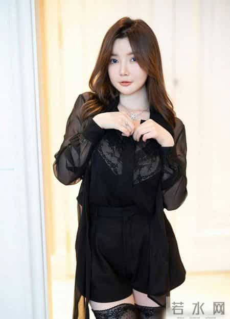 优雅知性的黑色衬衫裙，既柔软又质感满满