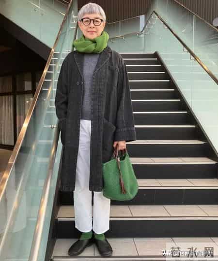 50+女性如何穿衣，才能看起来高级又年轻？