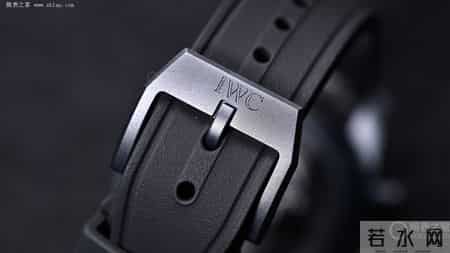 哑光黑+马石油绿:IWC飞计的赛车基因