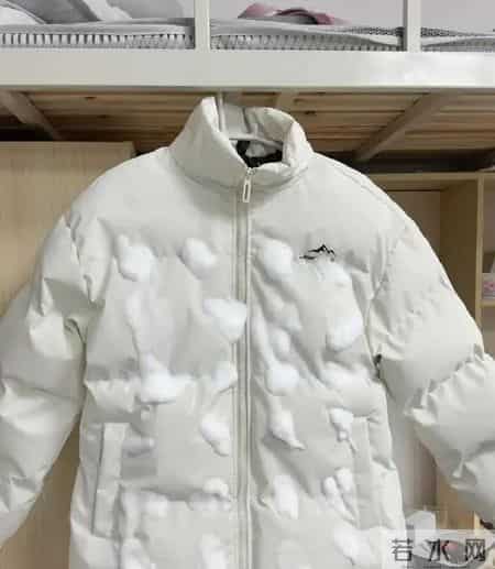 降温后才发现，羽绒服跌落神坛，这3种外套好穿实用还百搭！