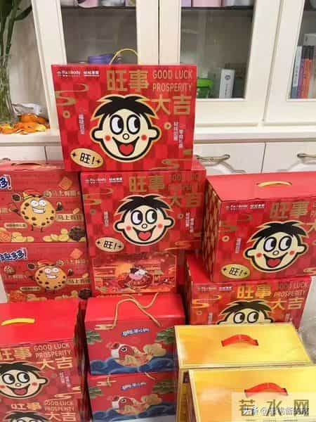 当年轻人掌握了“年货大权”,画风就变了!网友:一个比一个会买