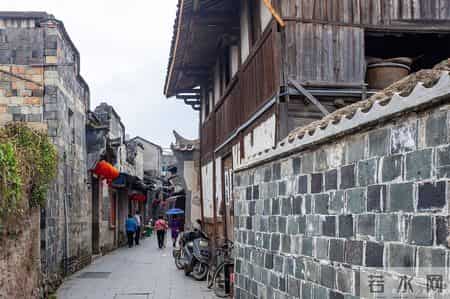 别再挤宽窄巷子！2元公交喝到宋朝老茶！青砖灰瓦里藏着千年人间烟火